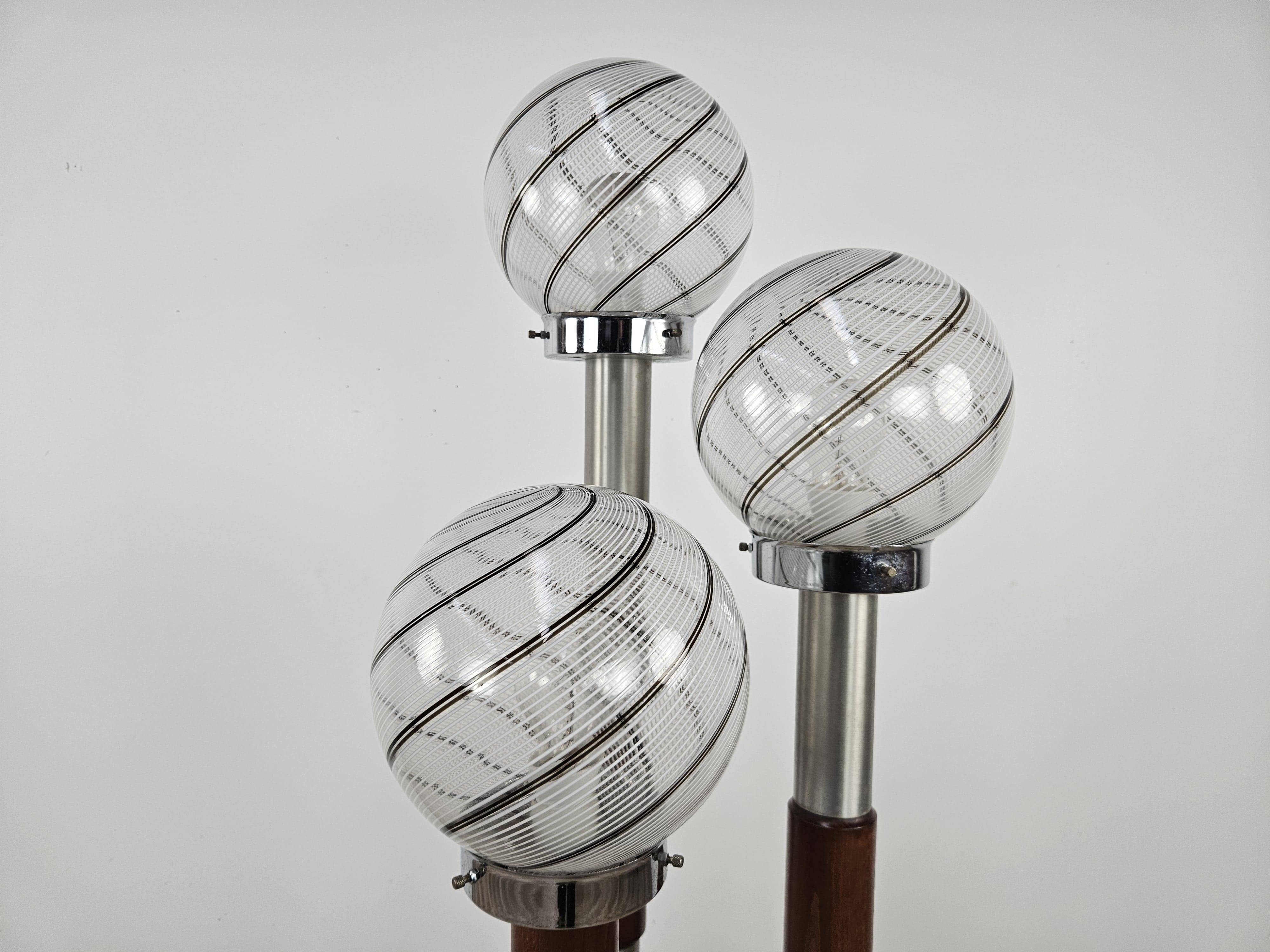 Lampadaire tourbillon en verre de Murano avec trois points lumineux milieu du siècle années 70