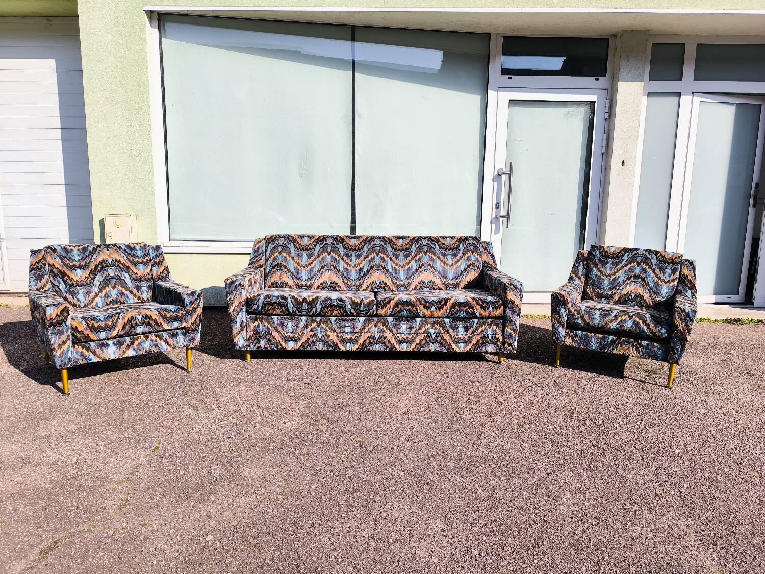 3-seater sofa + 2 vintage armchairs in multicoloured fabric retro design