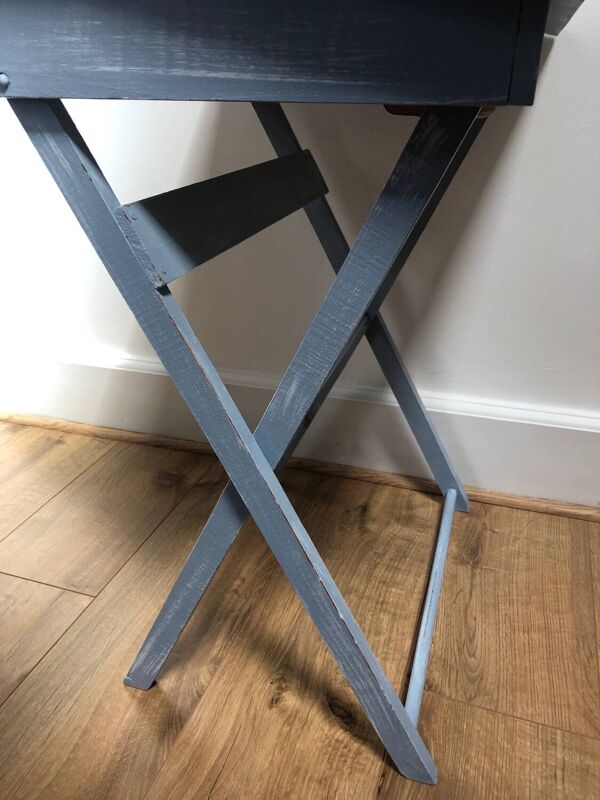 Joli pupitre / bureau d’enfant en bois