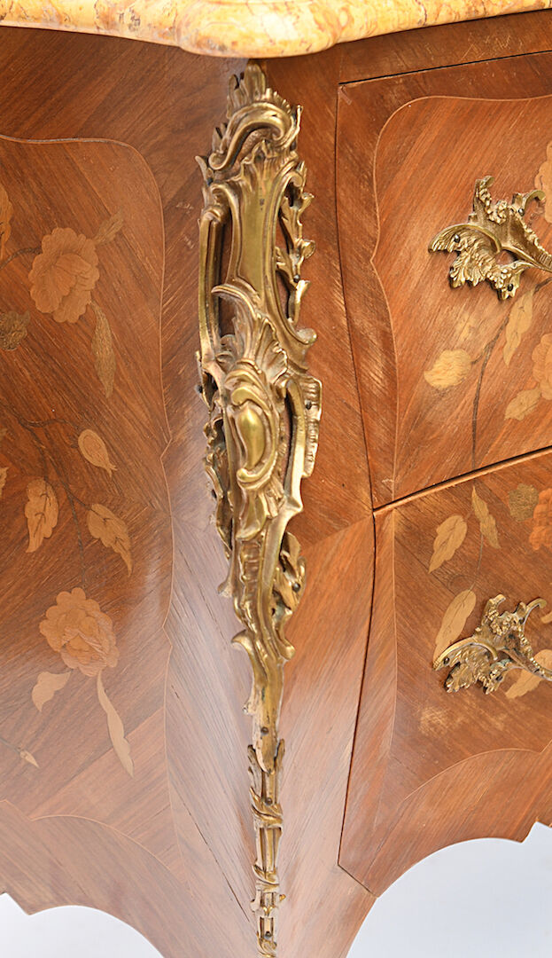 Commode de style Louis XV par Haentges Frères