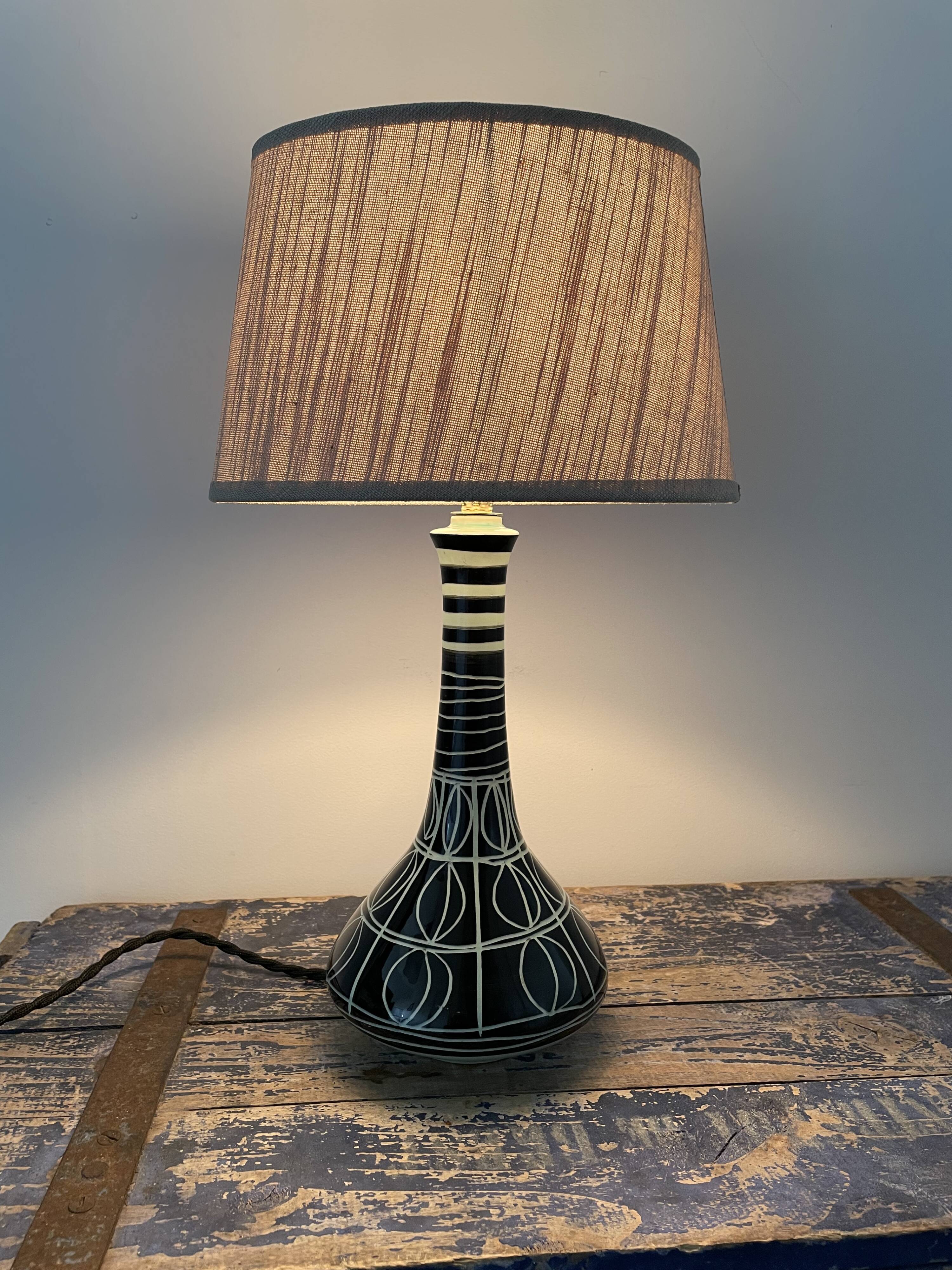 Vintage ceramic table lamp with electrified patterns to nine