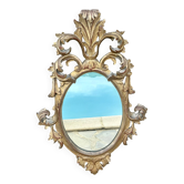 Miroir en bois doré sculpté .