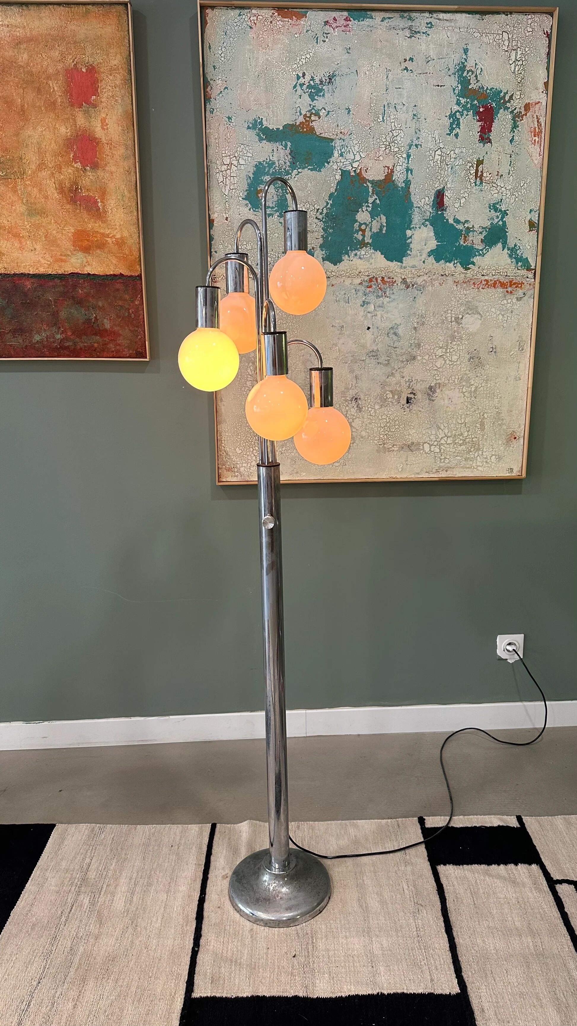 Waterfall lamp post