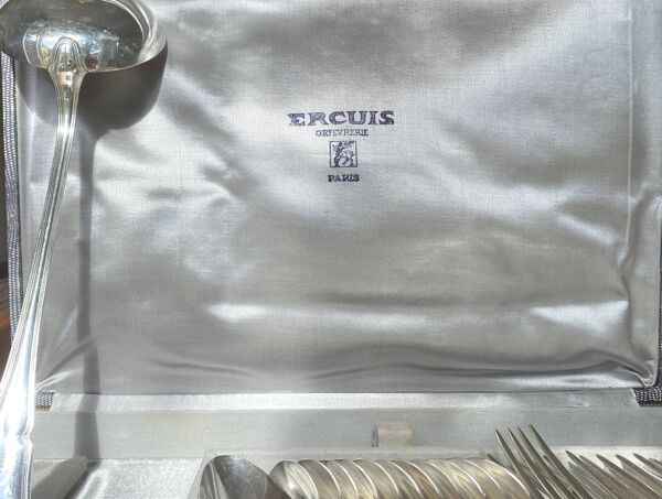 Ménagère Ercuis en métal argenté 49 pièces avec couteaux modèle Victoria