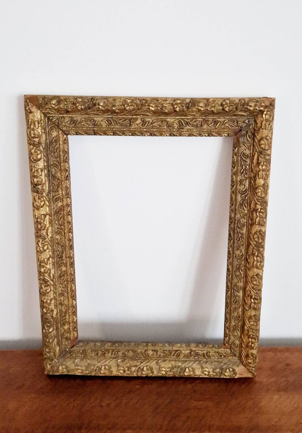 Italian-style frame in wood and gilded stucco, 19th century