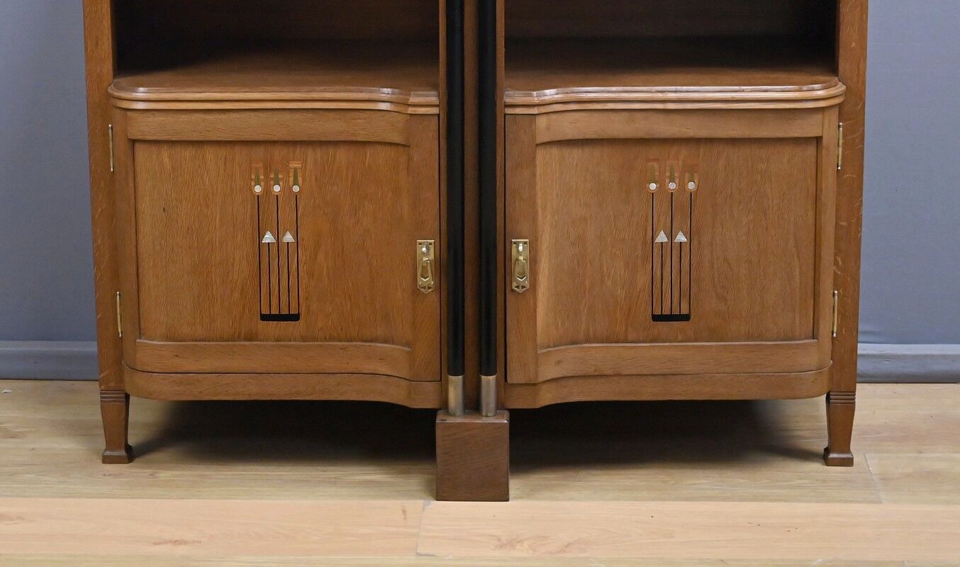 Oak dessert buffet in the style of Gustave Serrurier-Bovy, Art Deco – 1930