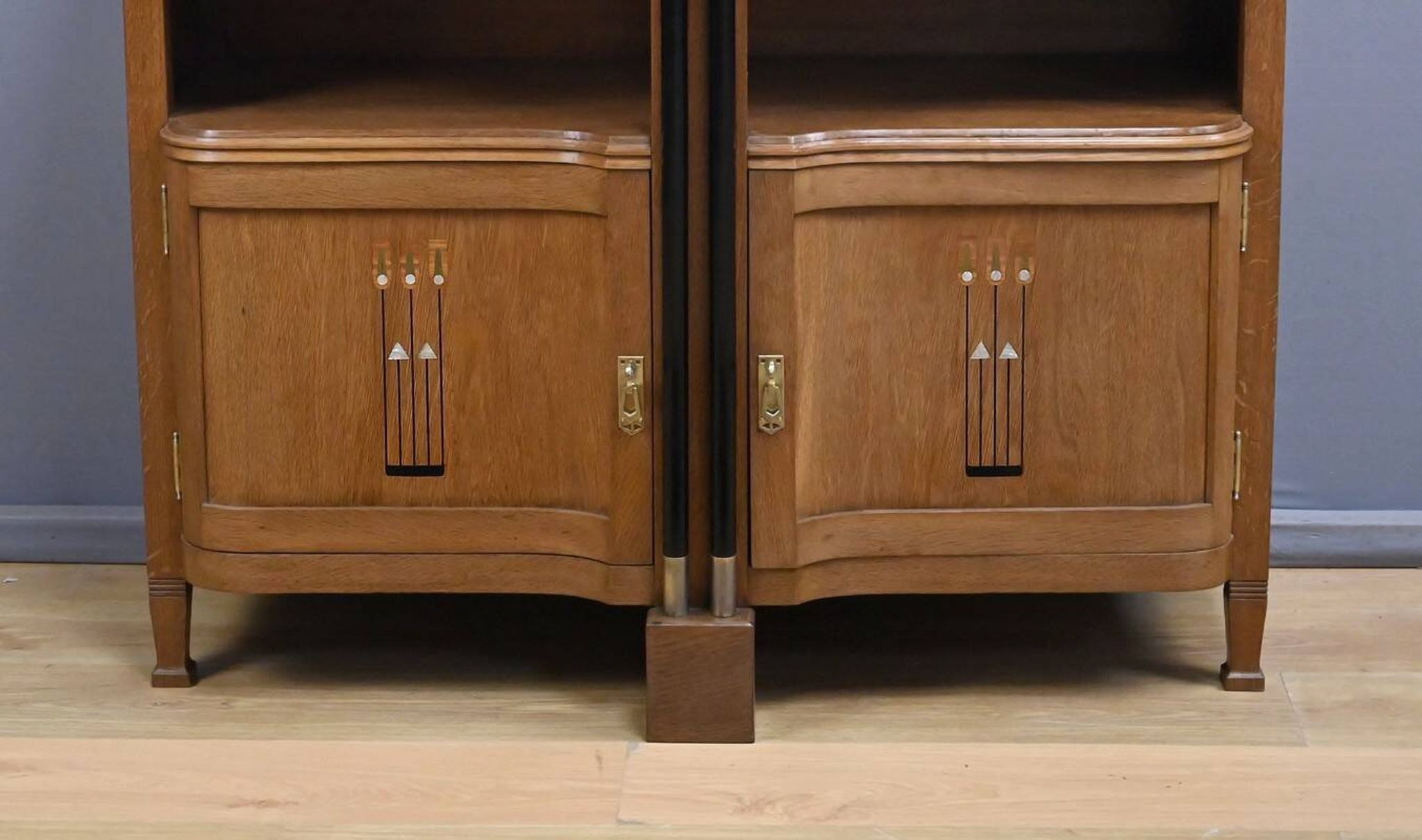 Buffet desserte en chêne dans le style Gustave Serrurier-Bovy, art déco – 1930