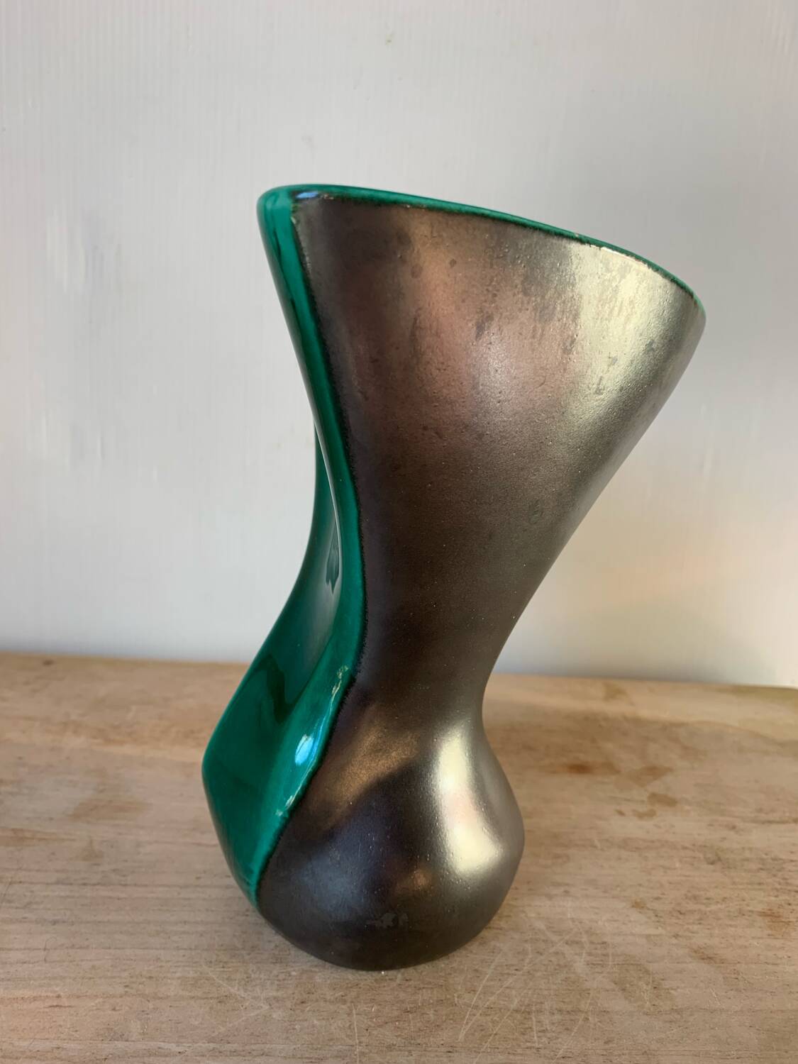 Vase en céramique noire et verte, 1950