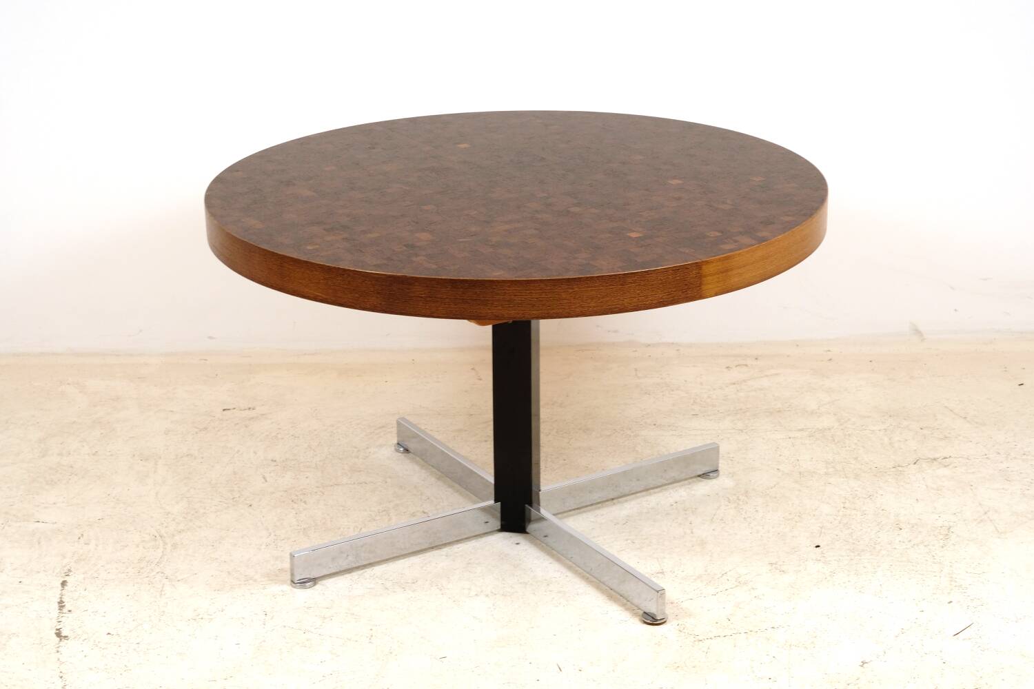 Extendable round table by D. Waeckerlin 1970
