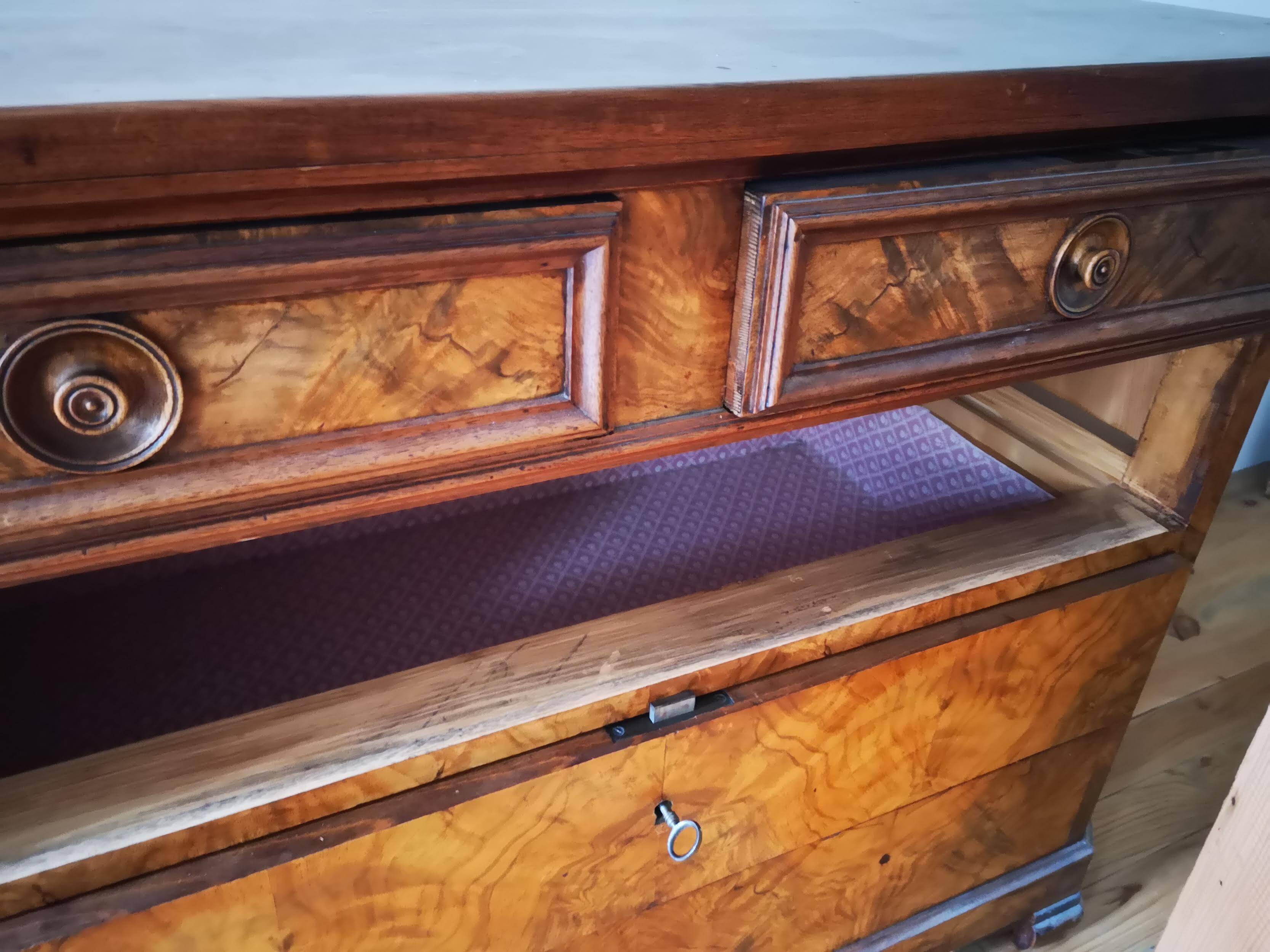 Louis-Philippe commode in walnut burl, 19th century