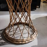 Round table in woven rattan pedestal table