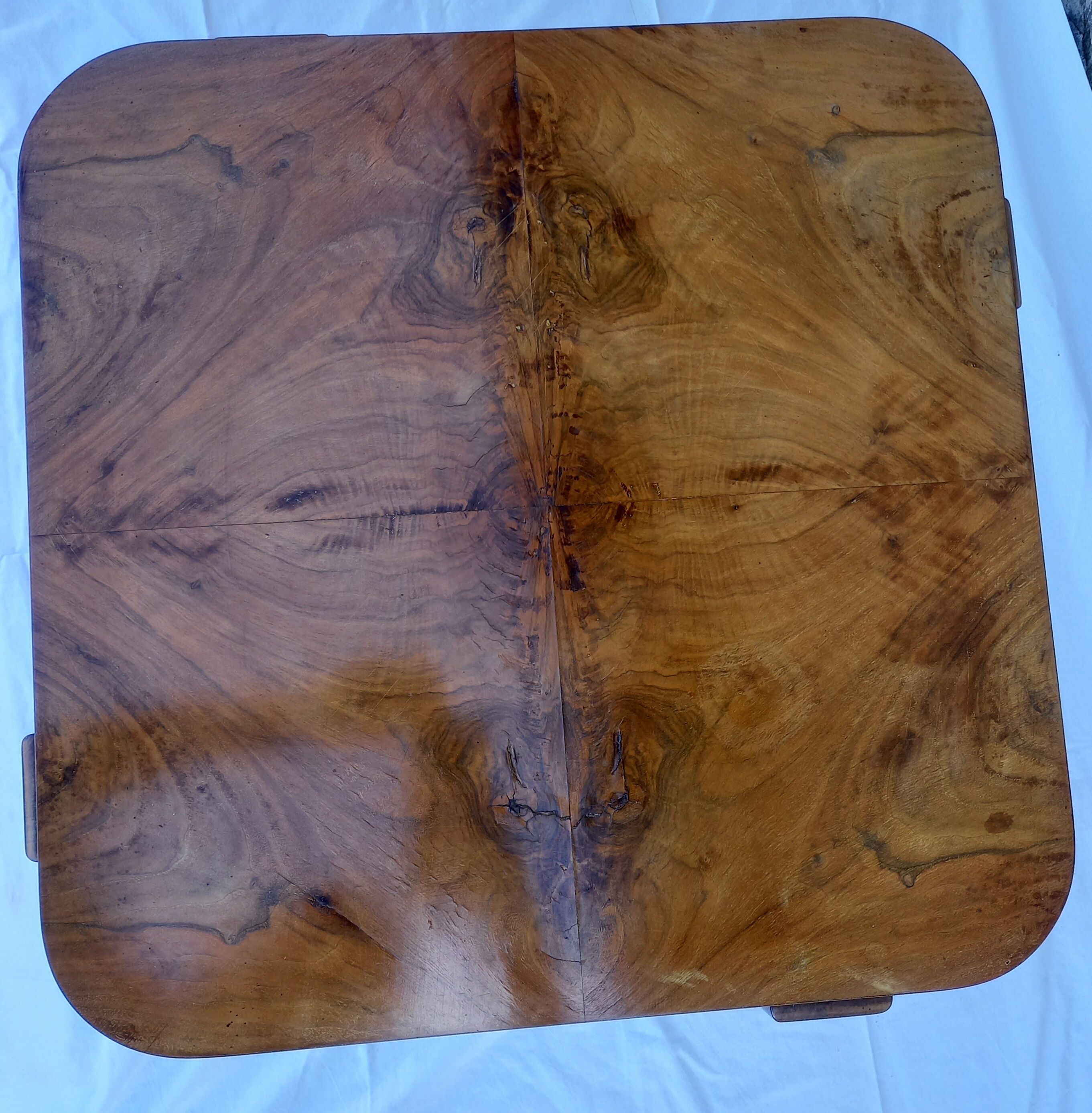 Wooden table and walnut bramble veneer