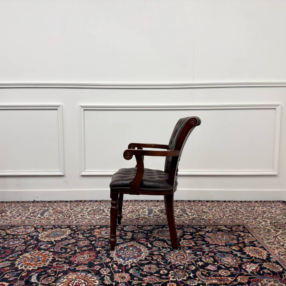 Ensemble de chaises de bureau anglaises bordeaux