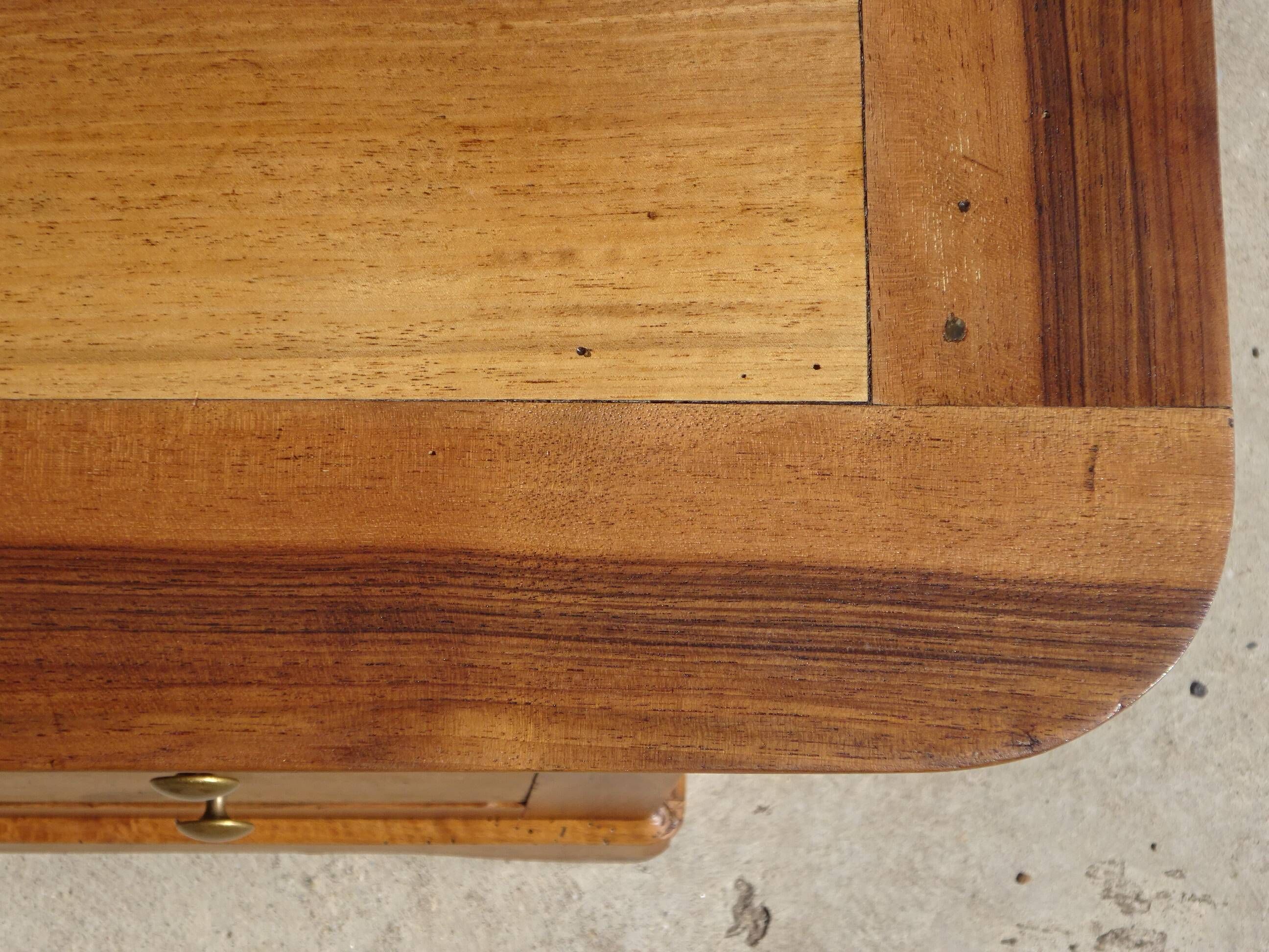 Antique Louis Philippe chest of drawers in solid walnut.