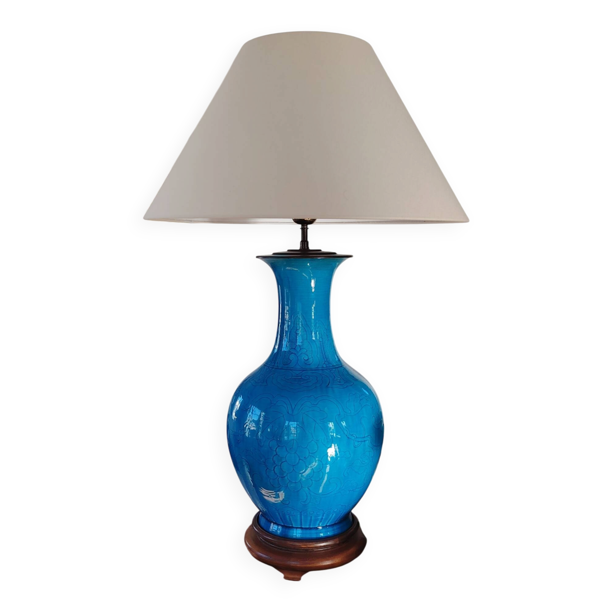 Turquoise ceramic vase lamp, incised Chinese decoration, late 19th century.