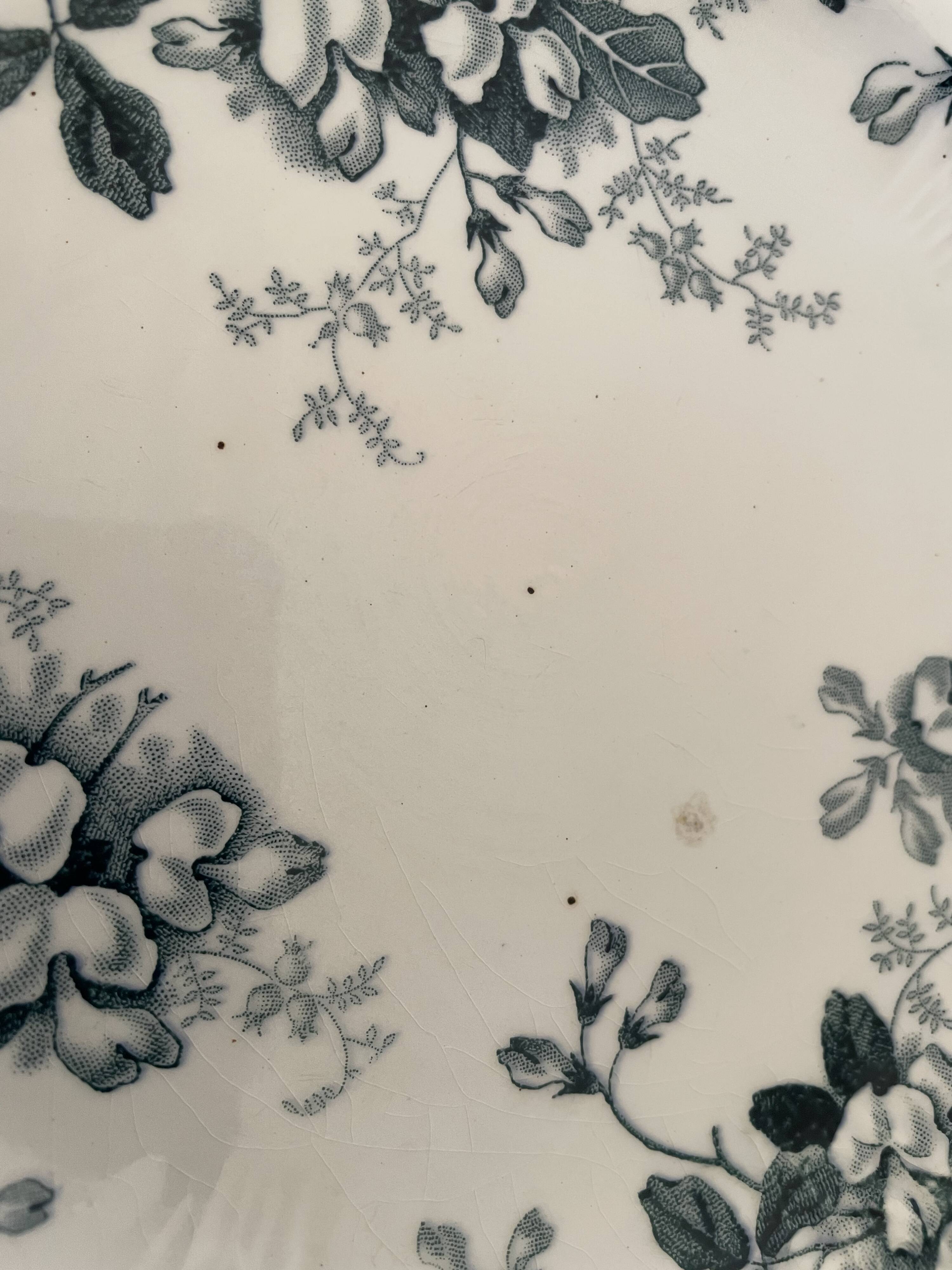 Iron pedestal dish