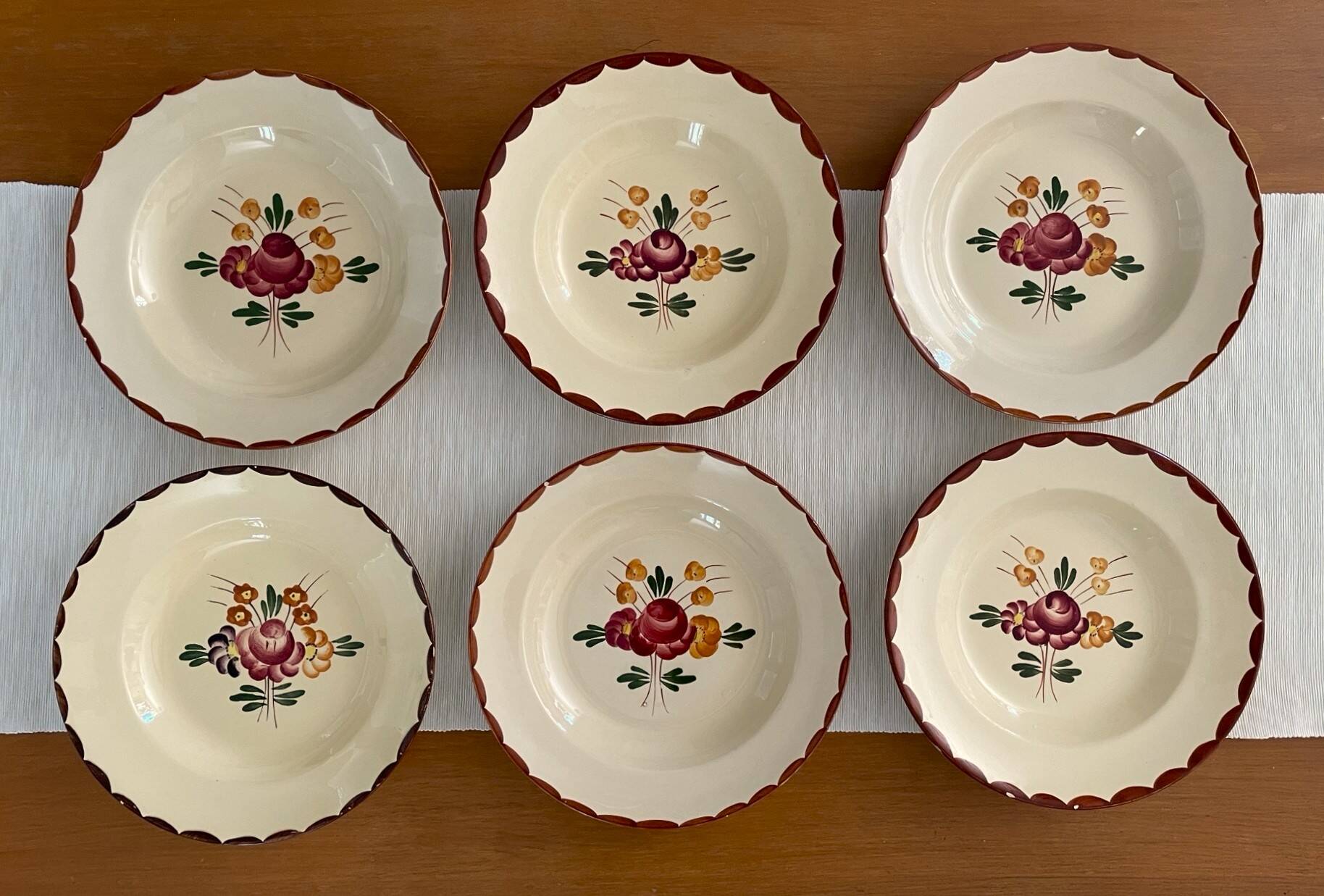 6 assiettes creuses anciennes en faïence de Longchamp