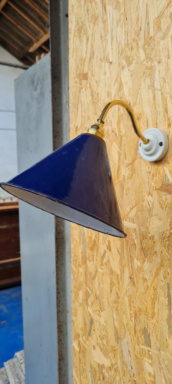 Vintage wall lamp in enamelled sheet metal