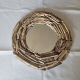 Très joli miroir en bois flotté.