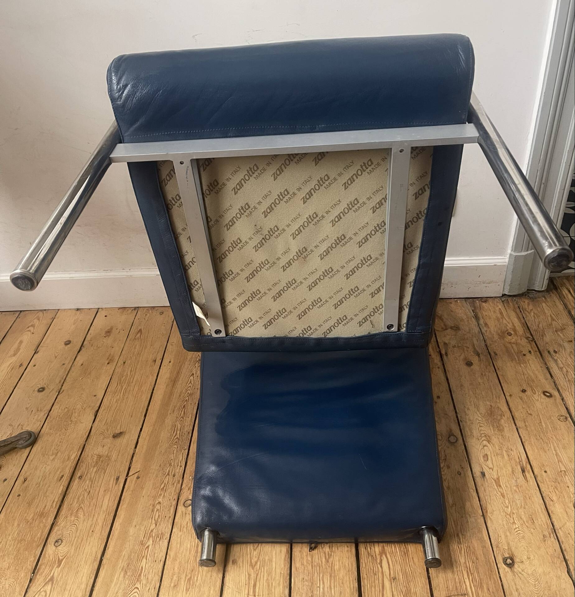 Zanotta Niccola Armchair - Andrea Branzi - Blue Leather