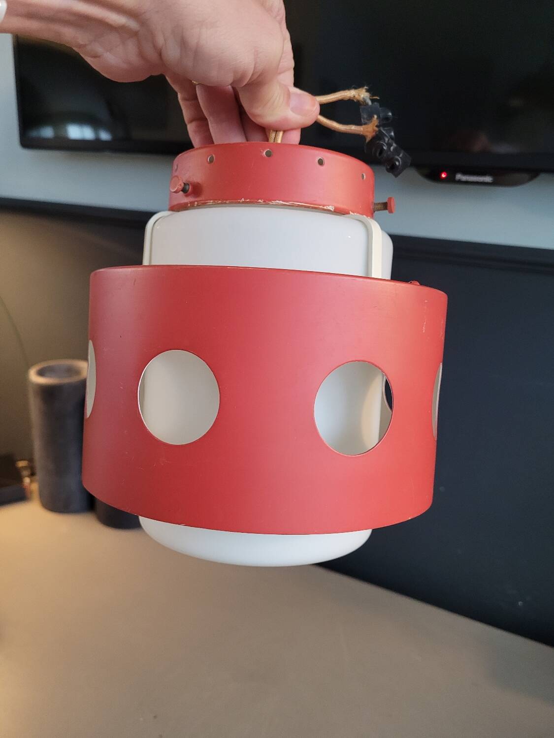 Suspension space-age en opaline et métal