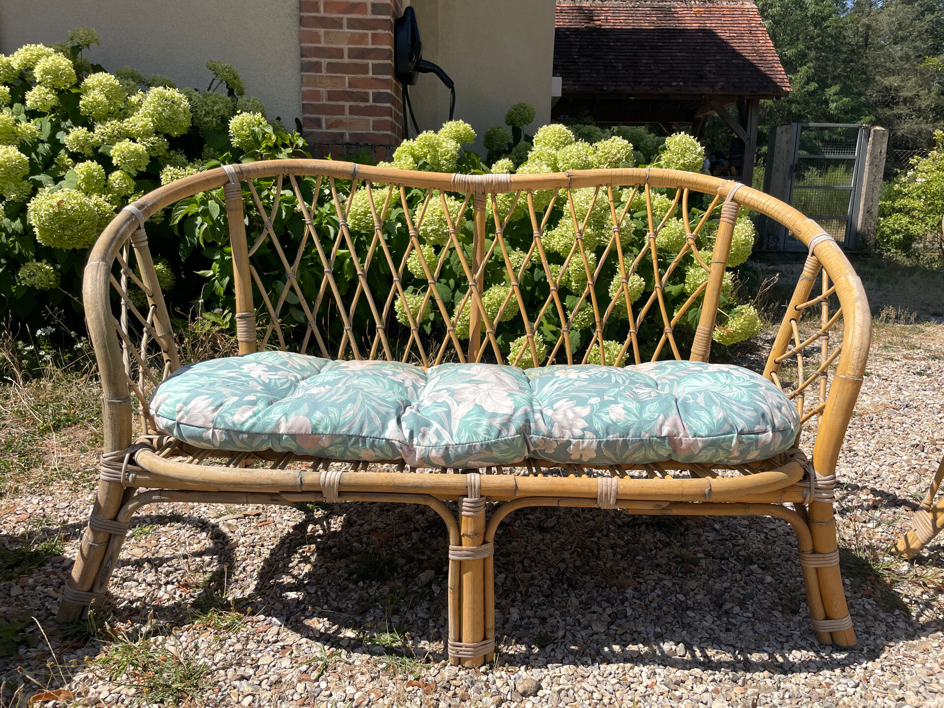 Rattan lounge