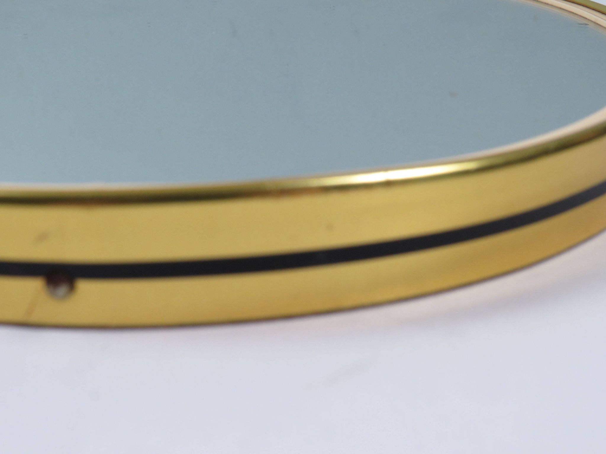 Vintage oval mirror – gold and elegance of the 50s-60s
