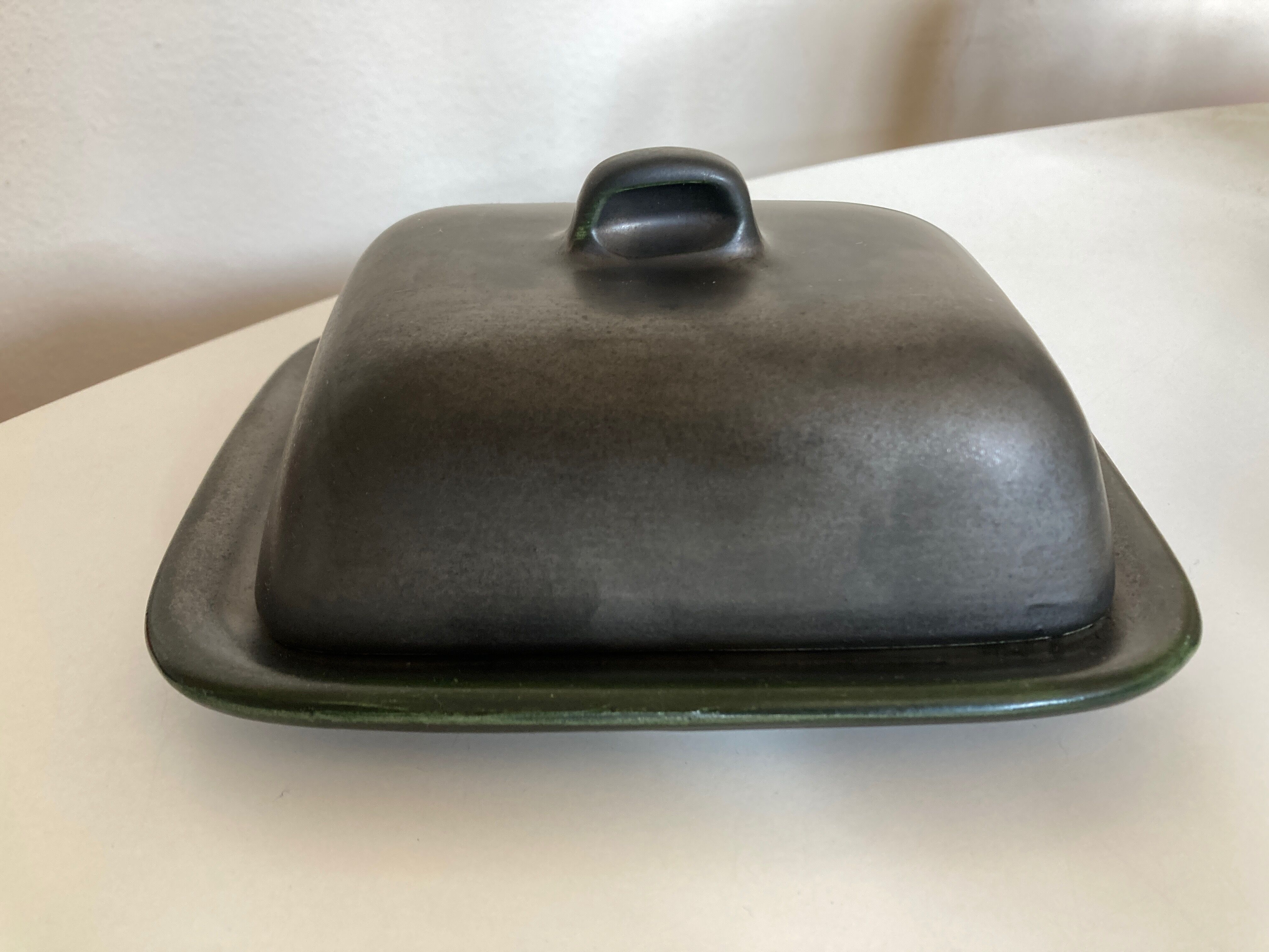 Butter maker 1960 in enamelled earth of Vallauris