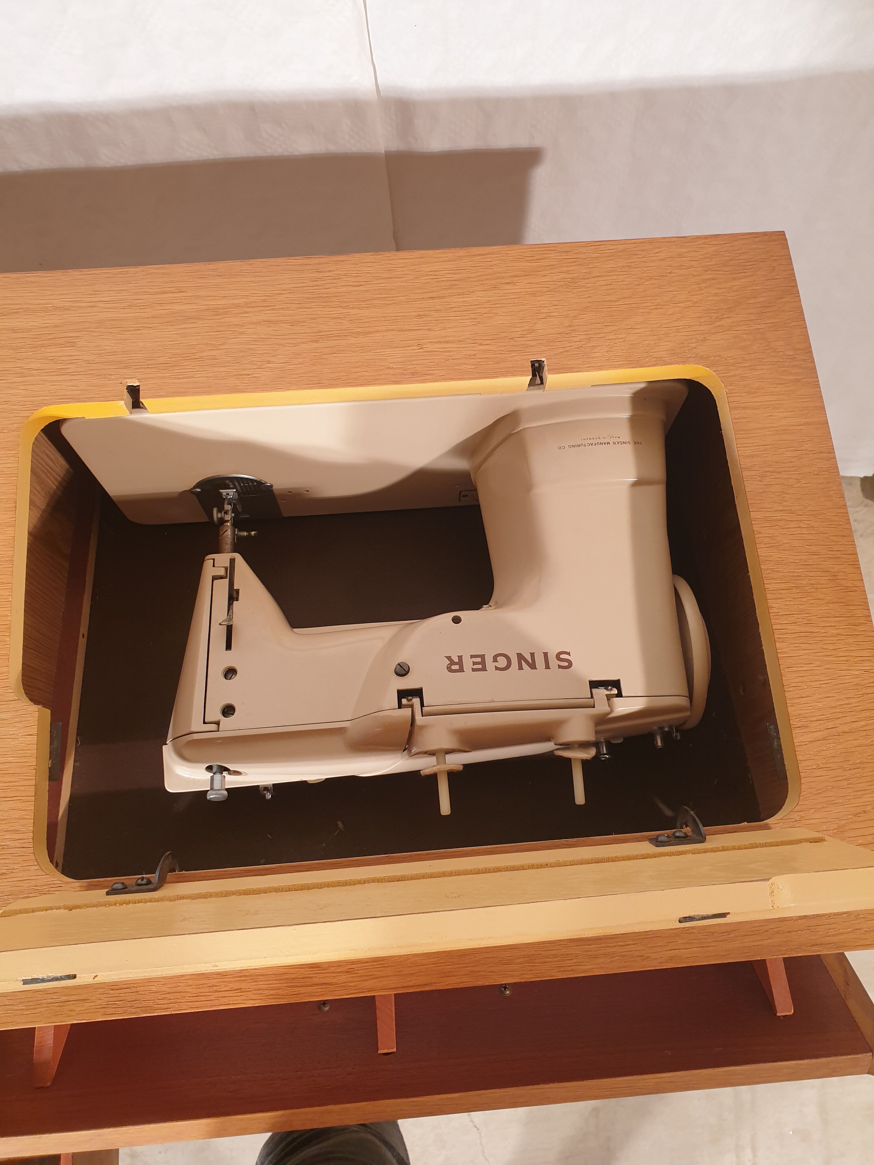 Furniture sewing machine