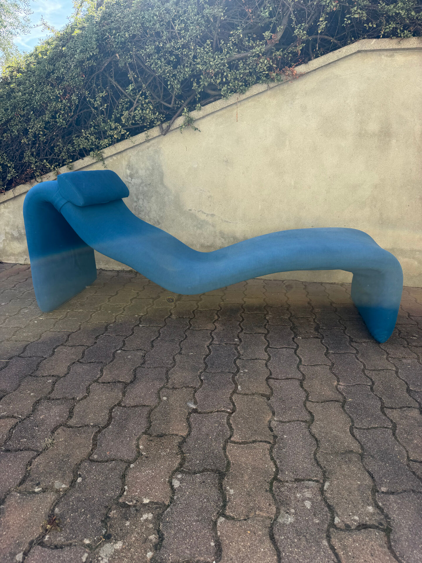 1 Djinn chaise longue by Olivier Mourgue