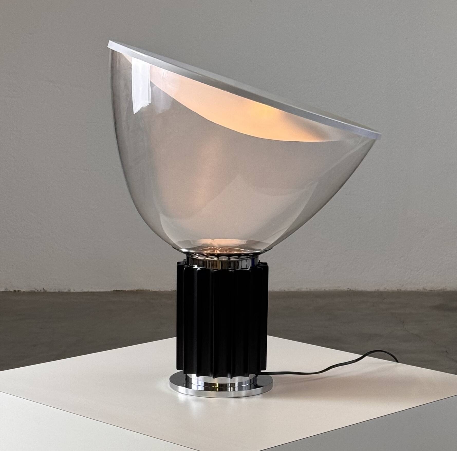 Iconic "Taccia" Table Lamp by Achille & Pier Giacomo Castiglioni for Flos,