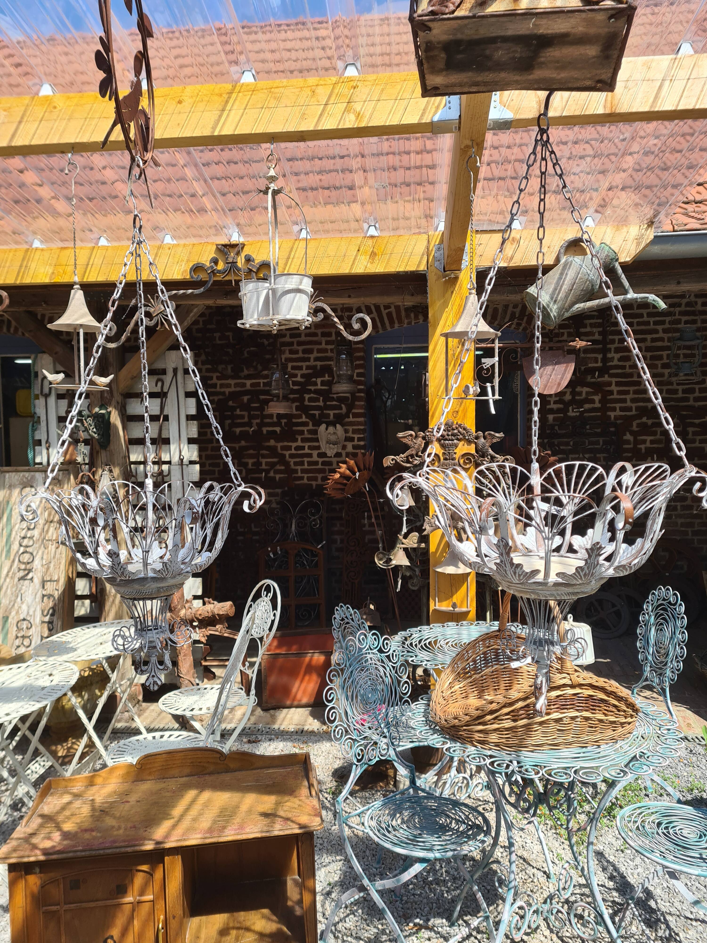 Suspensions for iron flowers