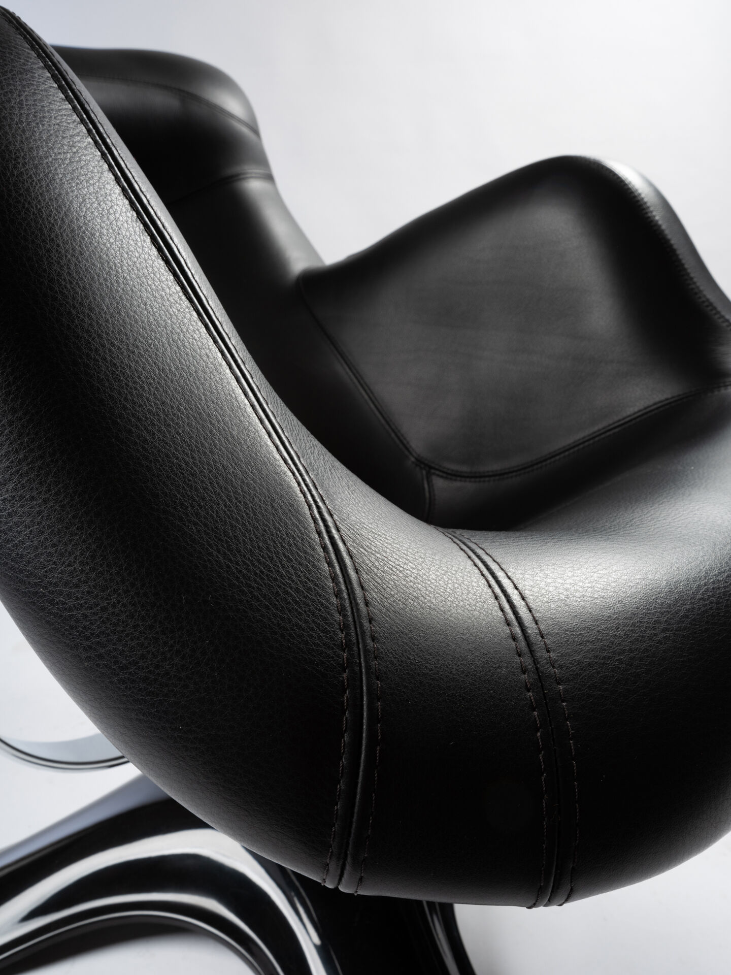 Karuselli chair and his ottoman by Yrjo Kukkapuro