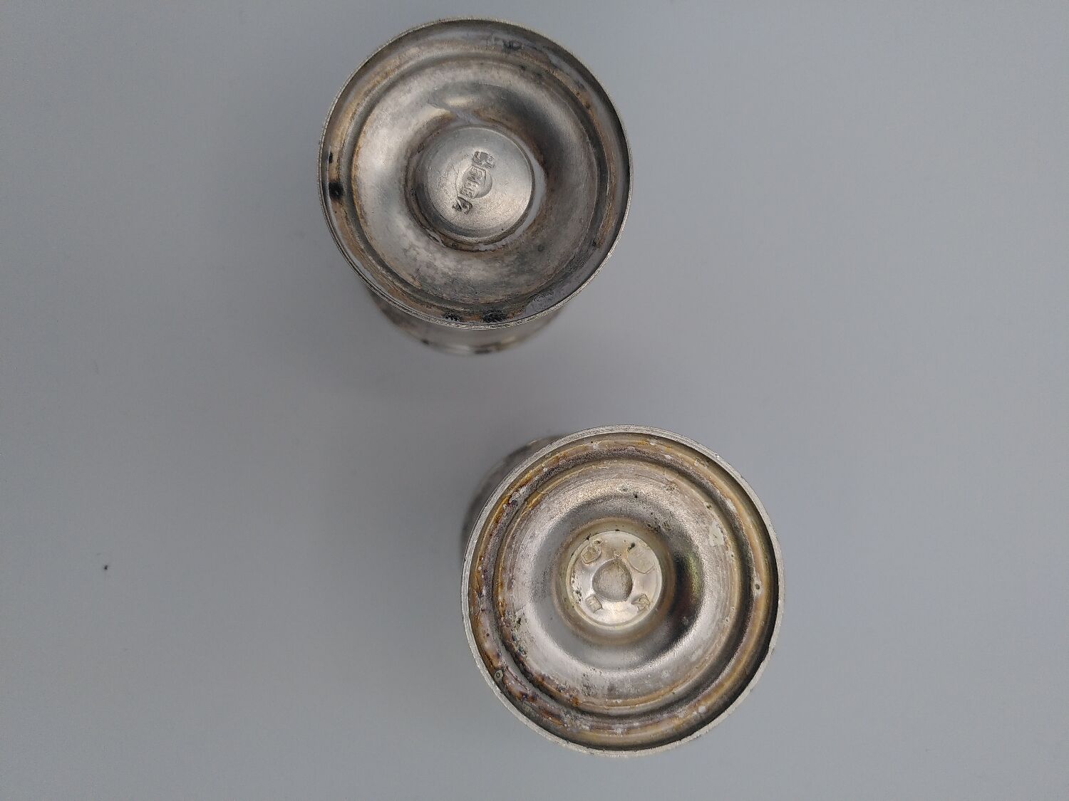 8 art deco eggcups in silver metal