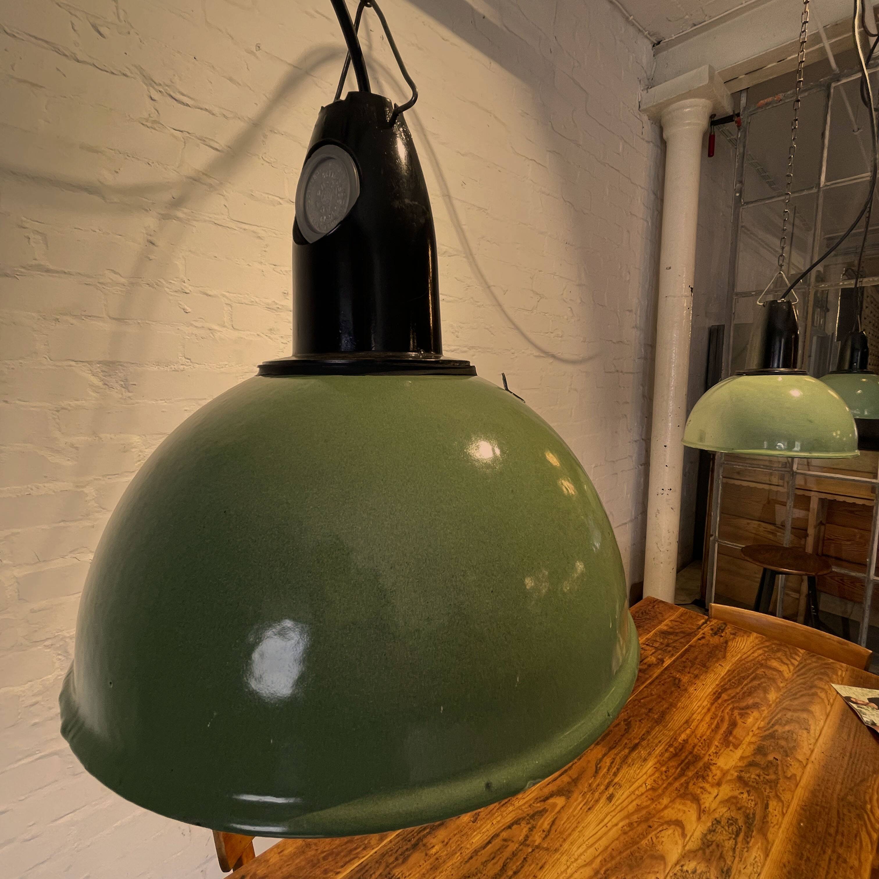 „Anja“ Ukrainische Emailleleuchte grün