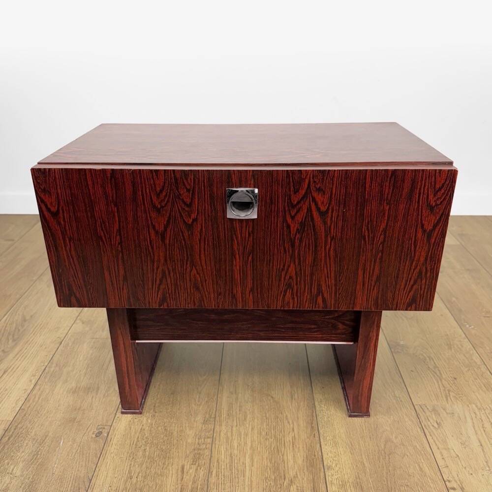 Paire de chevets modernistes placage palissandre années 70