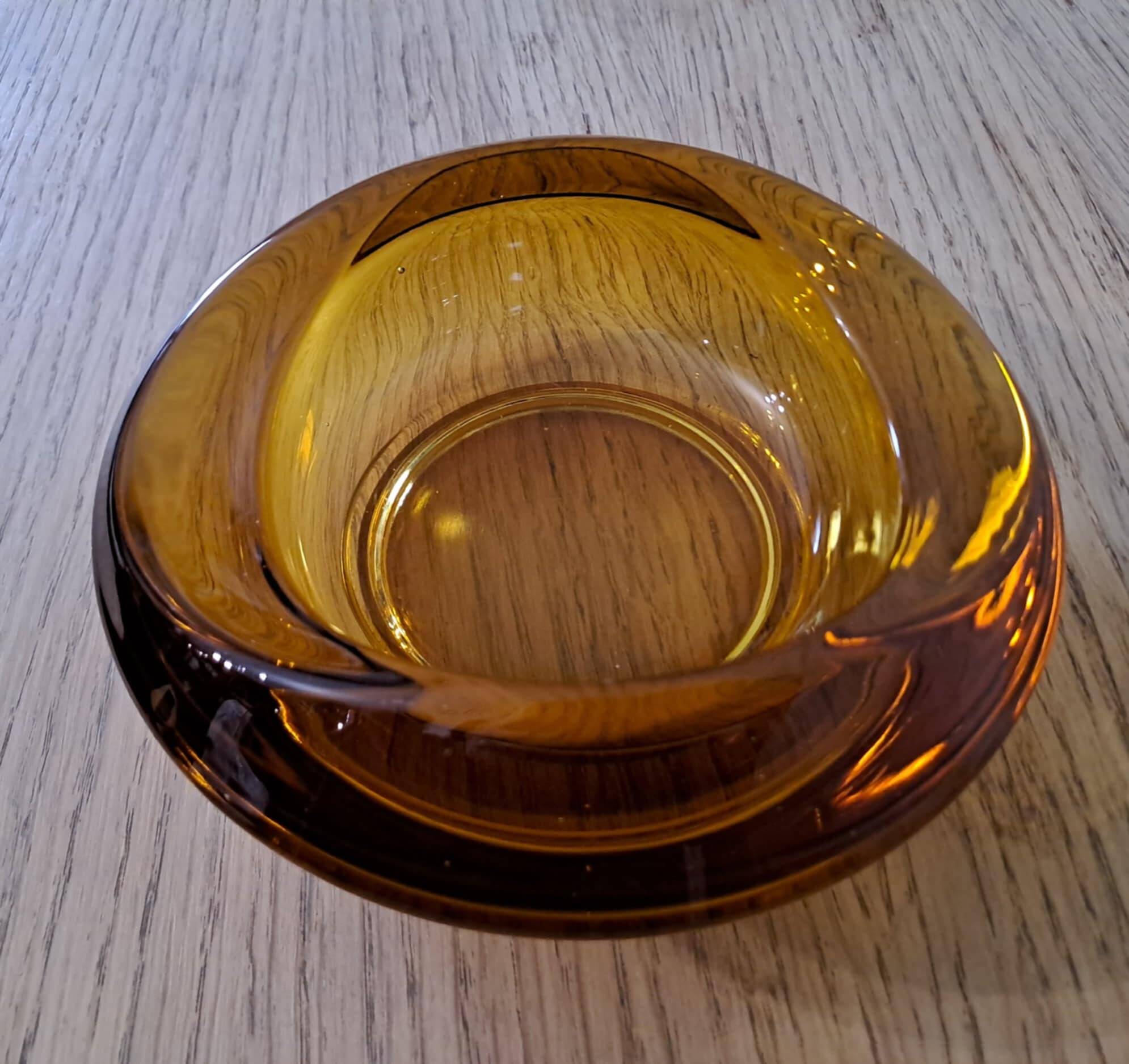 Amber glass ashtray or empty pocket