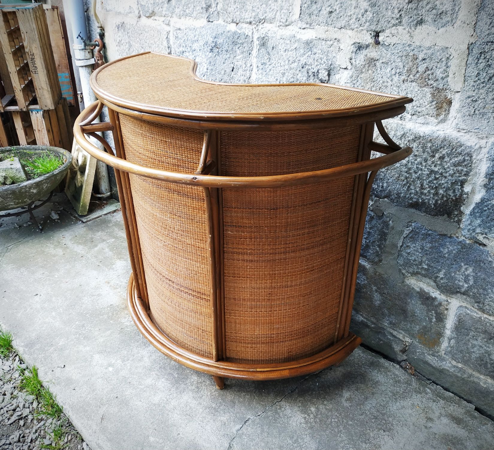 Rattan bar
