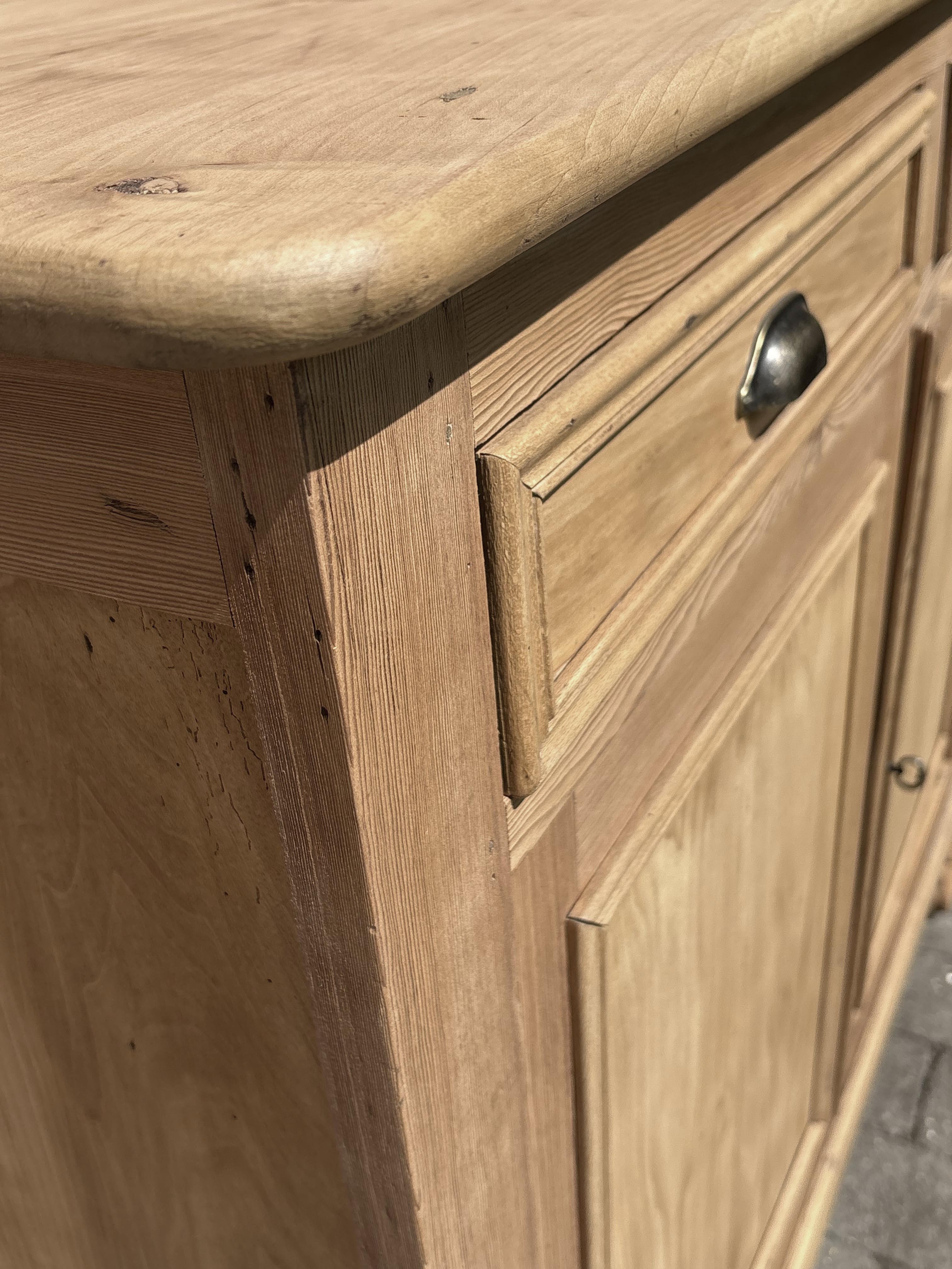 buffet parisien ancien en bois fruitier et pin