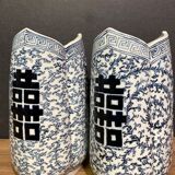 Pair of trilobed Chinese porcelain vases decorated with Chinese ideograms