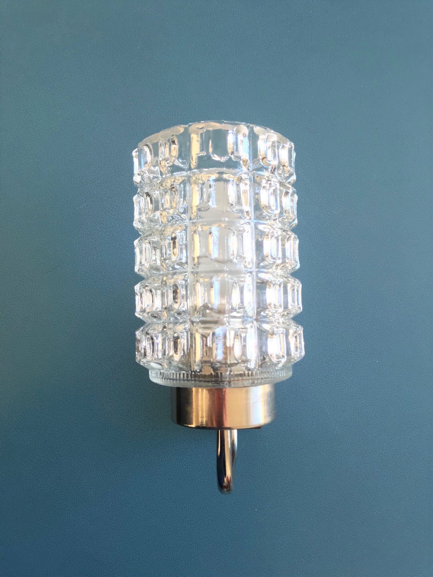 Round wall lamp in molded glass