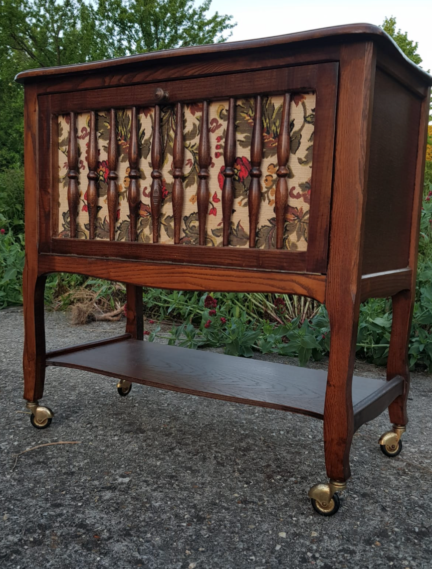 Bar furniture on roulette outdoor tapestry