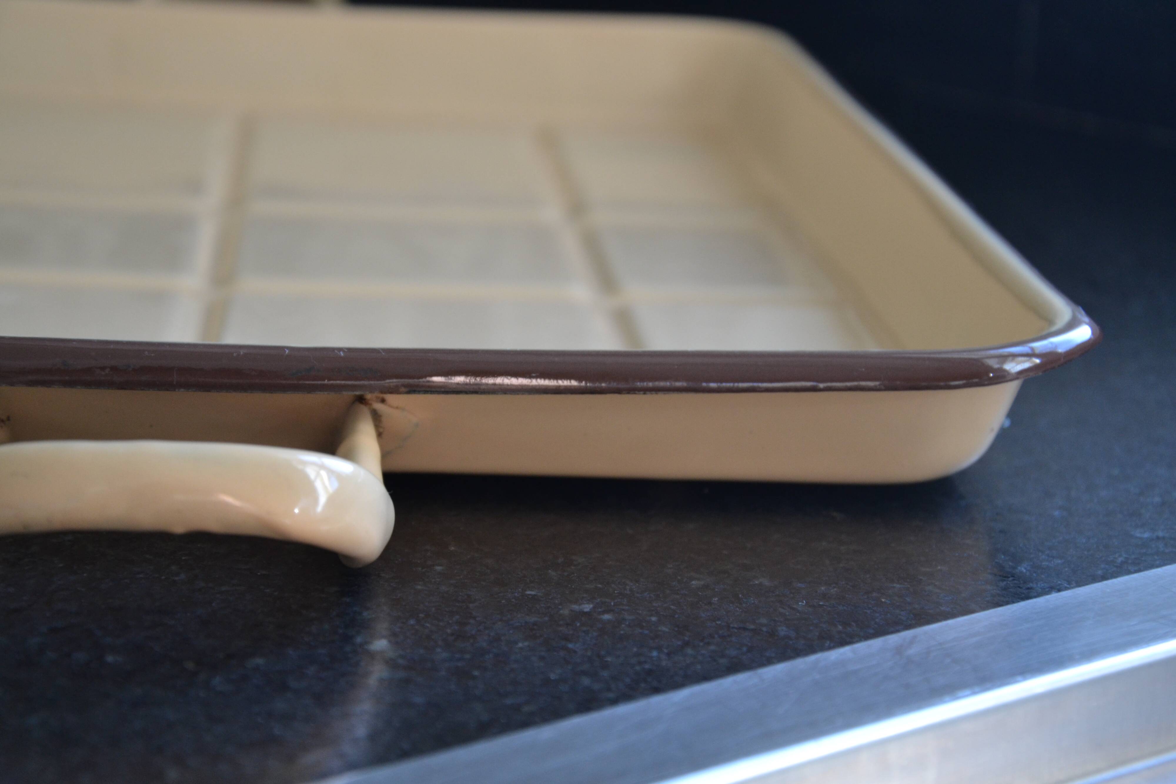 Vintage enamelled sheet metal tray