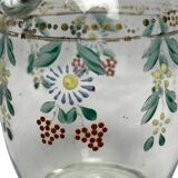 Carafe en verre émaillé à décor de fleurs, vers 1900