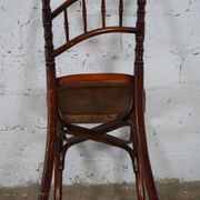 Antique bistro chair in turned wood from the early 20th century