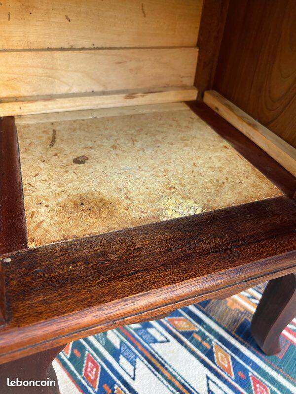 Vintage bedside table in solid wood – curved legs