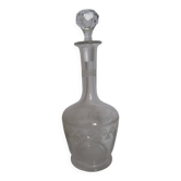 Etched glass whisky bottle decanter with faceted stopper