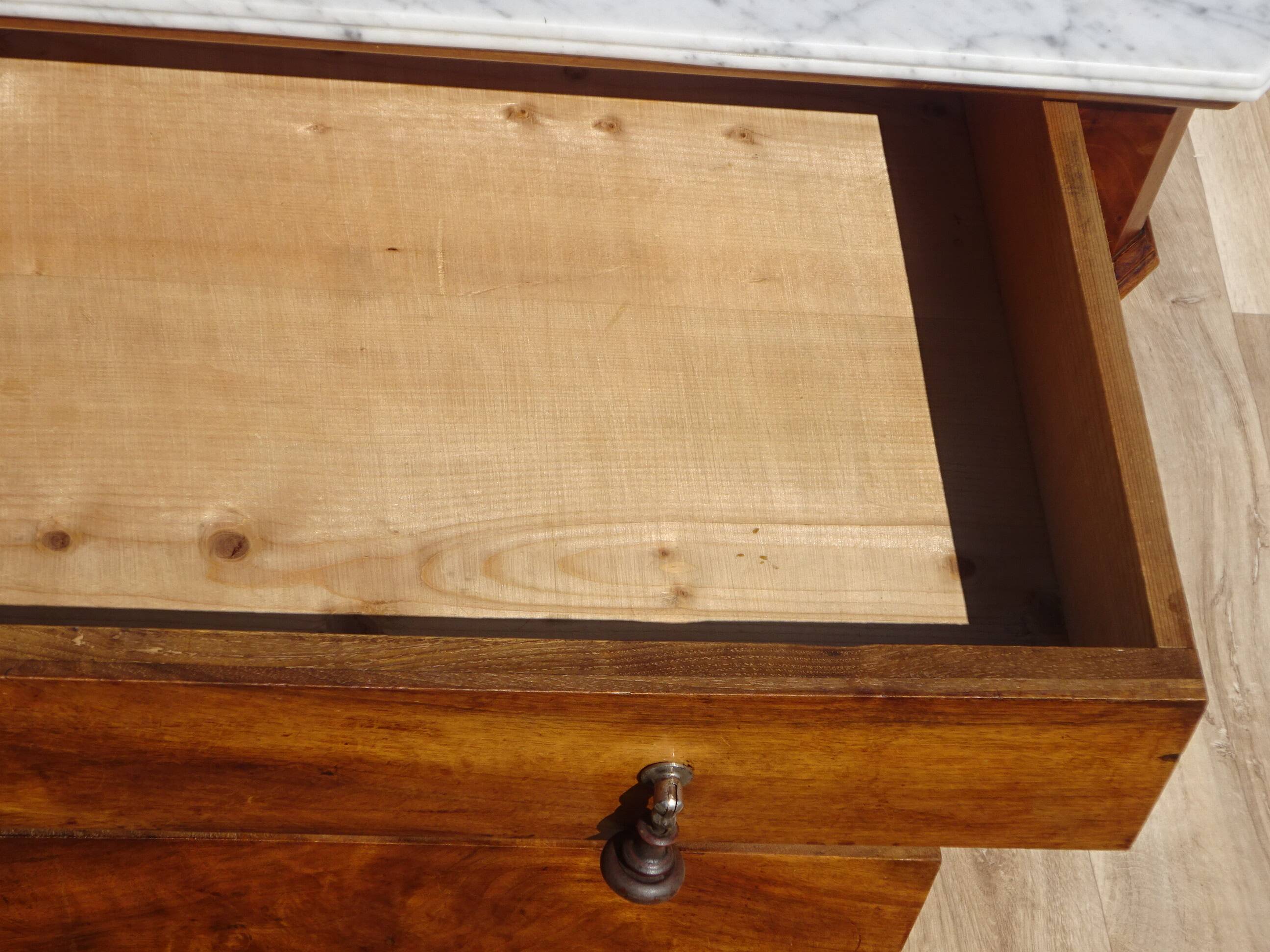 Ancienne commode Louis Philippe en noyer marbre blanc