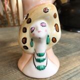 Hand baguier woman in hat