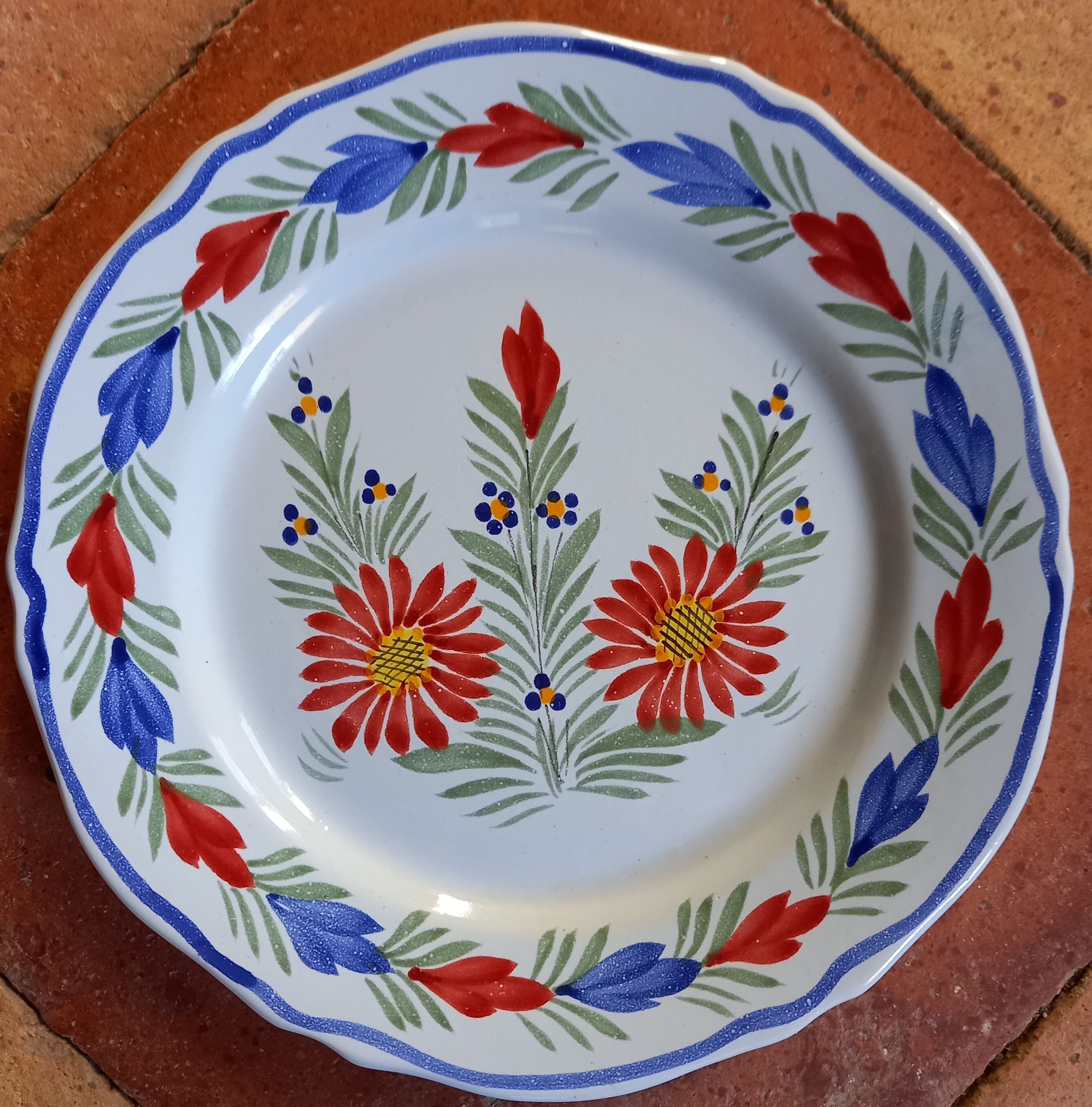 HB Quimper plate with floral decoration